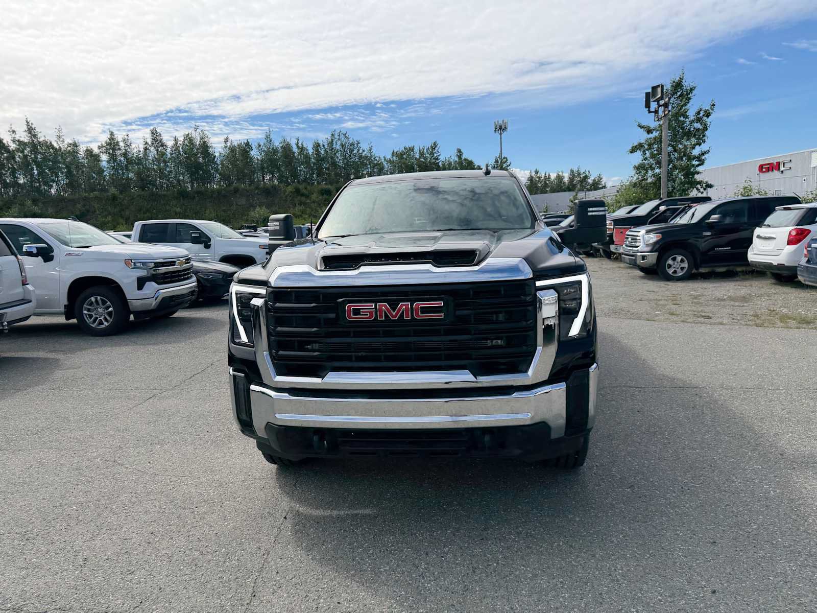 Used 2024 GMC Sierra 2500 Pro AWD/4WD image 3