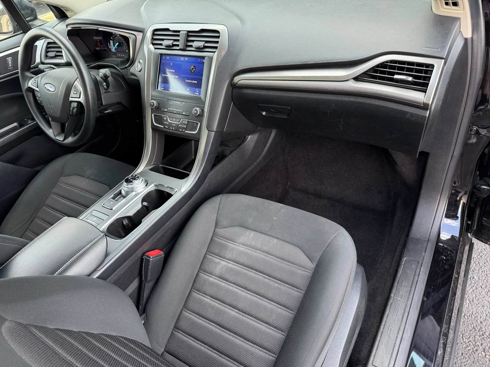 Used 2020 Ford Fusion SE FWD image 16