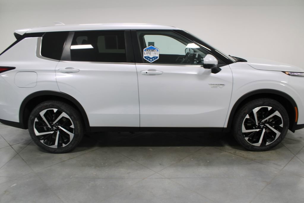 Used 2024 Mitsubishi Outlander 4WD Plug-In Hybrid image 11