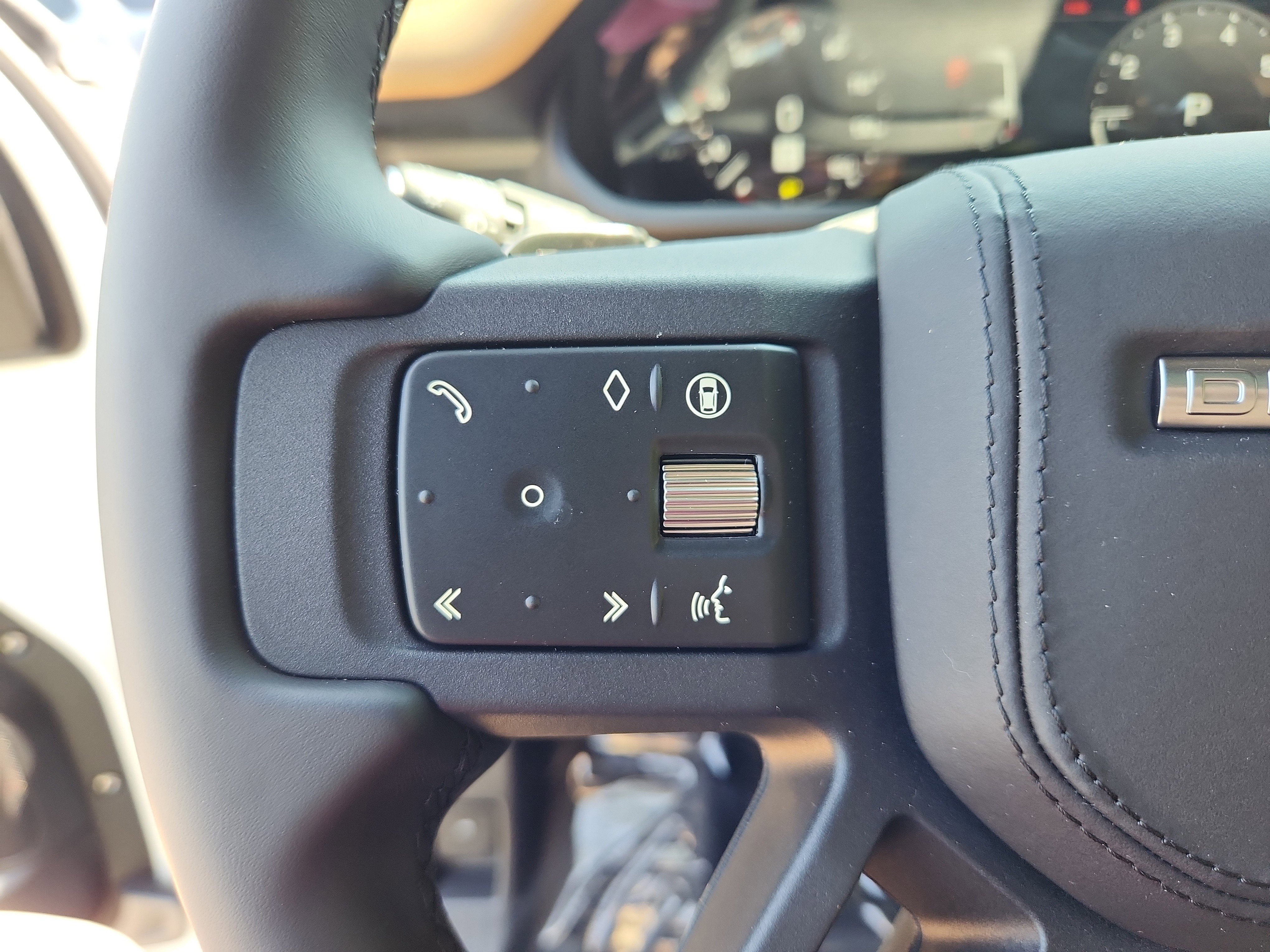 Used 2025 Land Rover Defender 130 V8 image 17