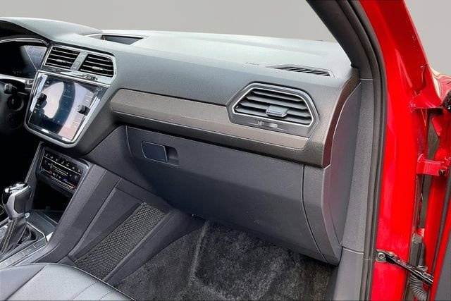 Used 2024 Volkswagen Tiguan SE R-Line image 18