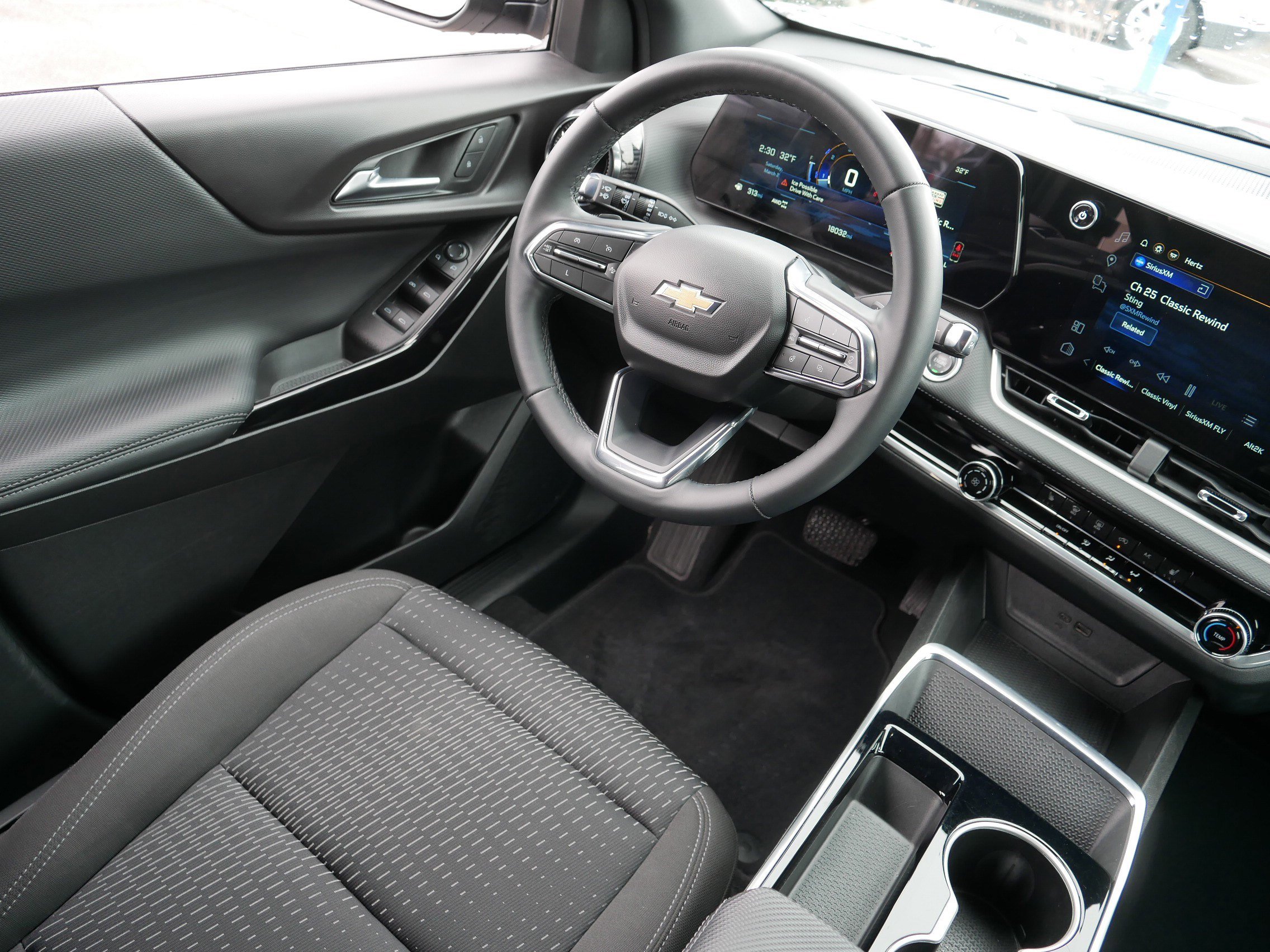 Used 2025 Chevrolet Equinox LT image 9