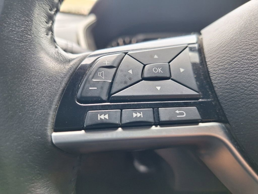 Used 2023 Nissan Altima 2.5 SV w/ SV Premium Package FWD image 13