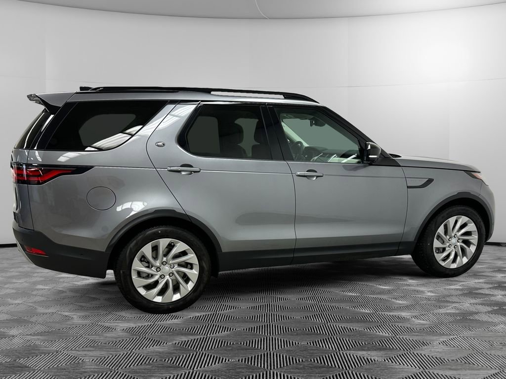 New 2026 Land Rover Discovery S image 6