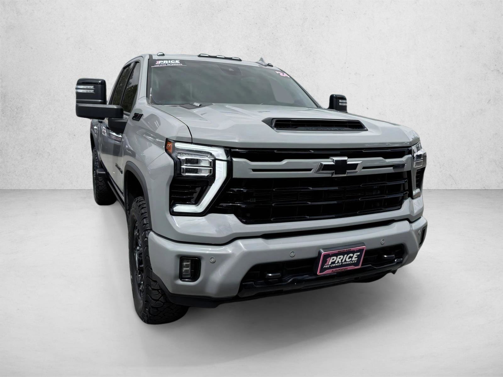 Used 2024 Chevrolet Silverado 2500 LTZ w/ LTZ Plus Package AWD/4WD image 3