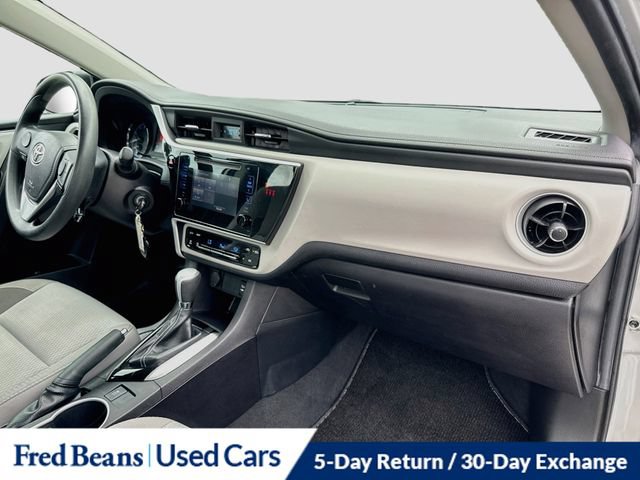 Used 2019 Toyota Corolla LE w/ Carpet Mat Package (TMS) FWD image 32