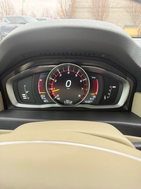 Used 2016 Volvo XC70 T5 Premier w/ Proximity Package image 23