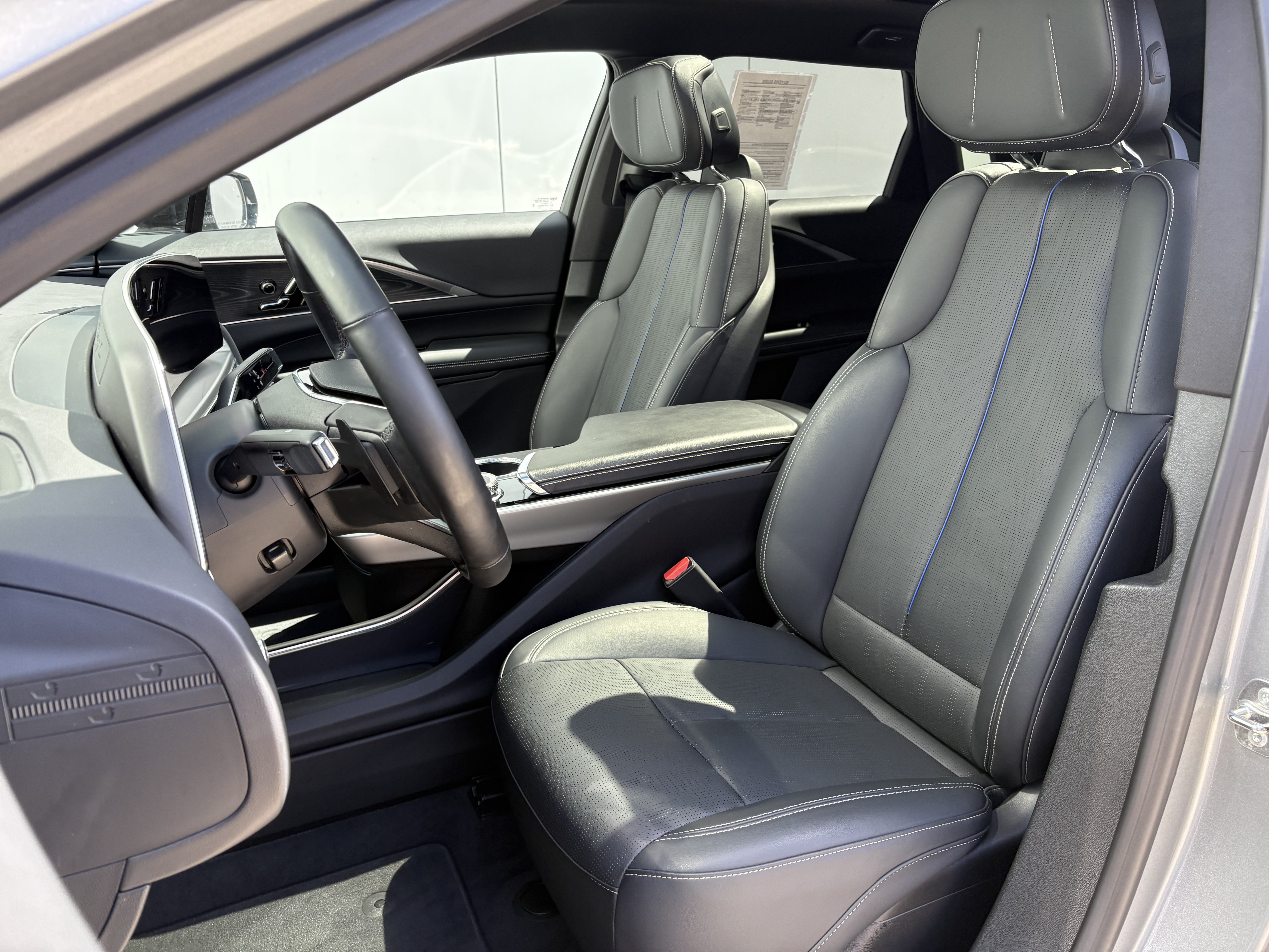 Certified 2024 Cadillac Lyriq Luxury RWD image 11