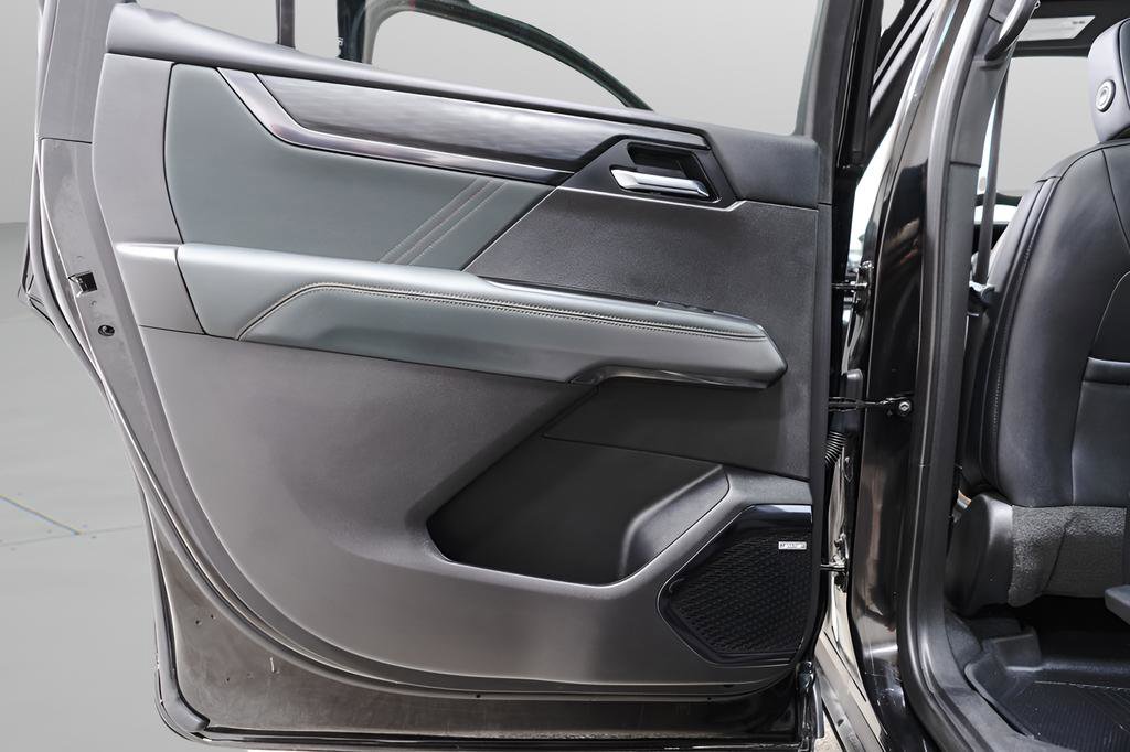 Used 2025 GMC Acadia AT4 w/ Luxury Package image 28