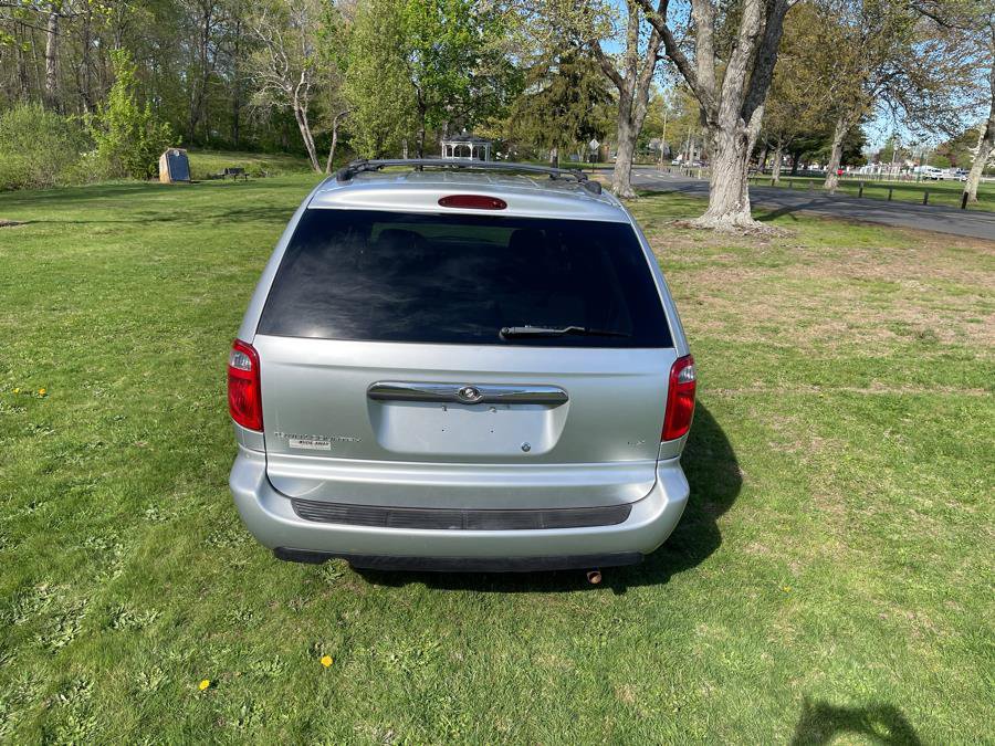Used 2005 Chrysler Town & Country LX w/ Popular Equipment Group II FWD image 12