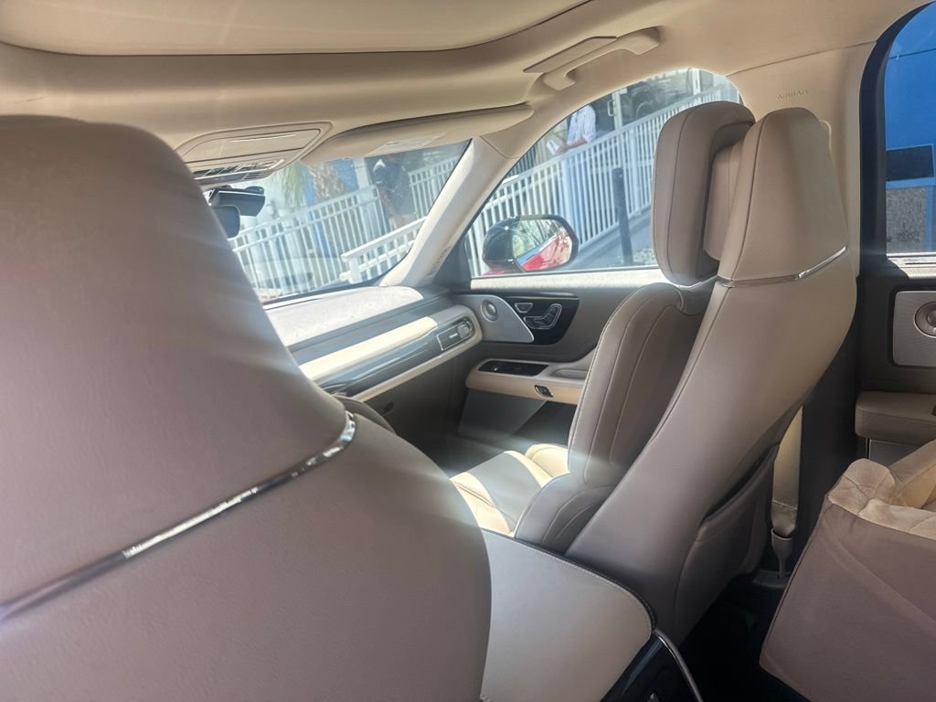 Used 2020 Lincoln Aviator Reserve w/ Equipment Group 201A RWD image 11
