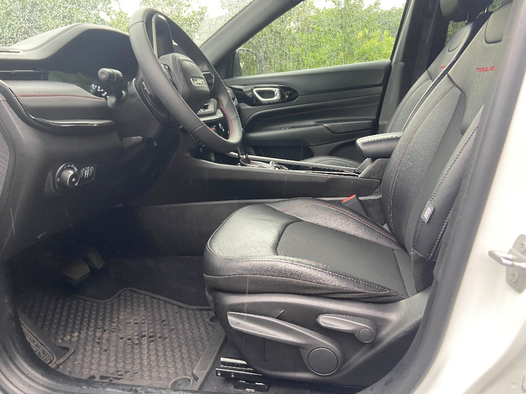 Used 2025 Jeep Compass Trailhawk AWD/4WD image 14