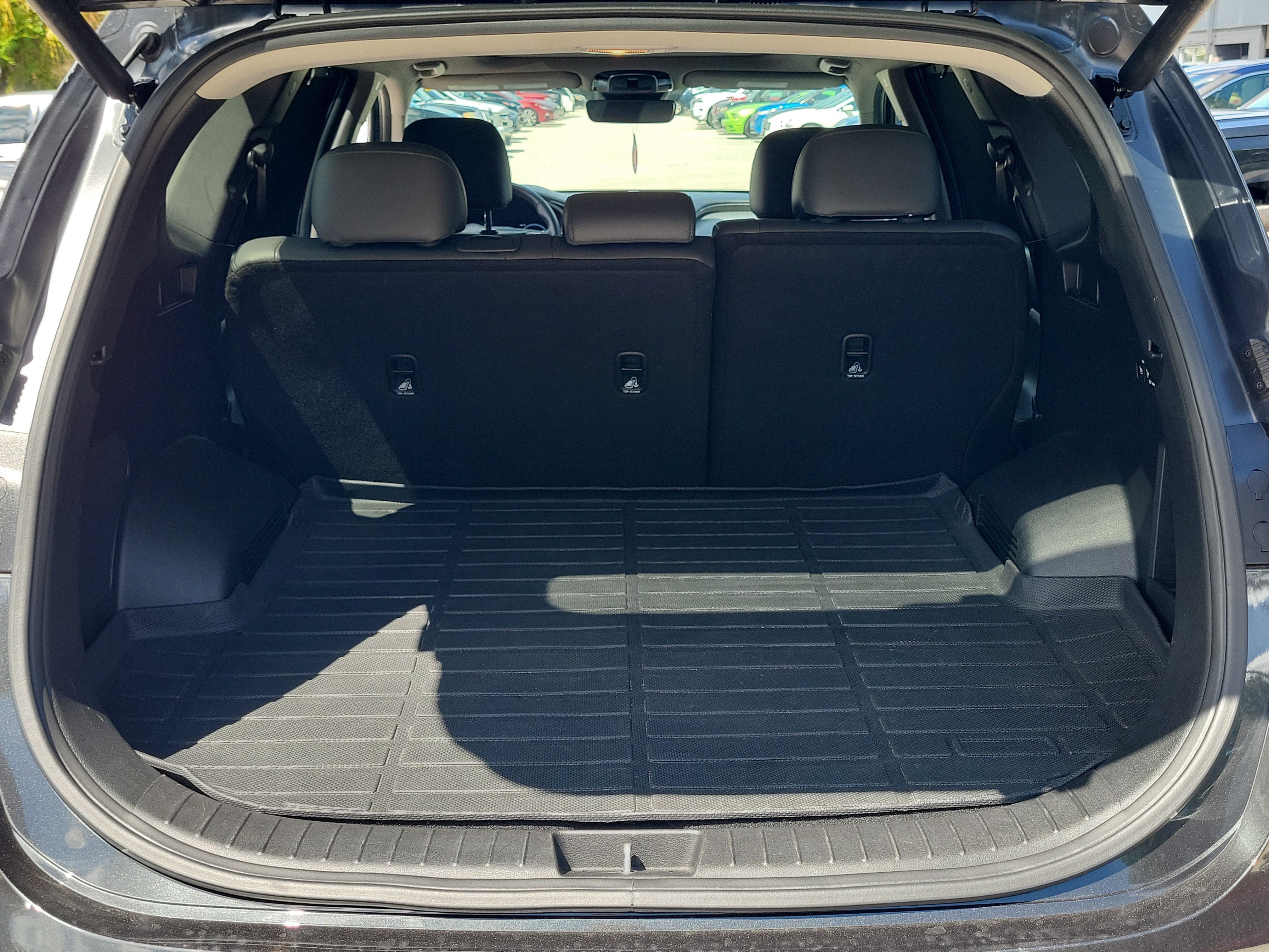 Used 2023 Hyundai Santa Fe SEL w/ Premium Package FWD image 6