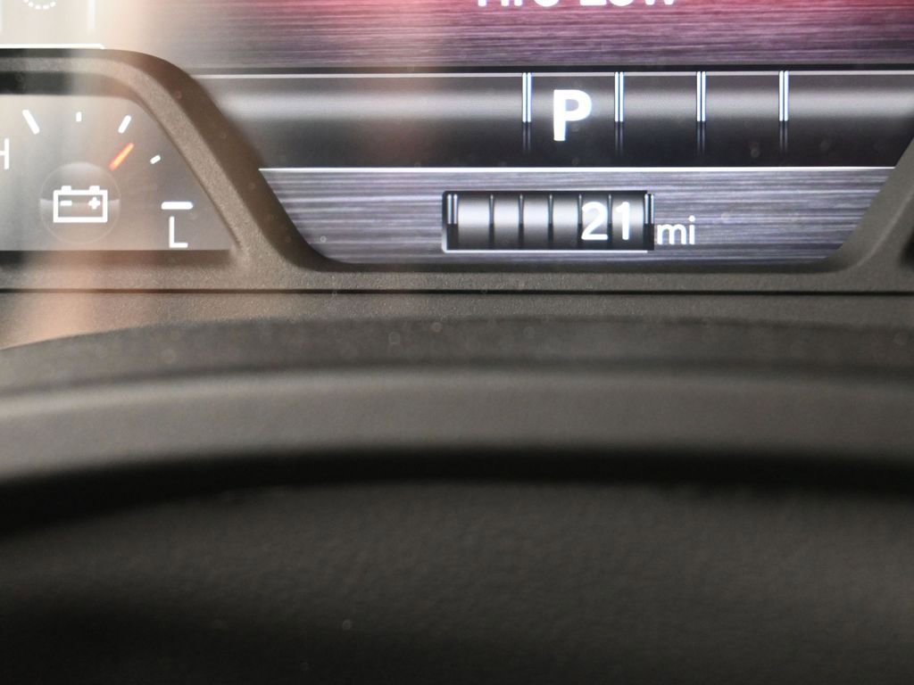 Used 2025 RAM 1500 Laramie image 32