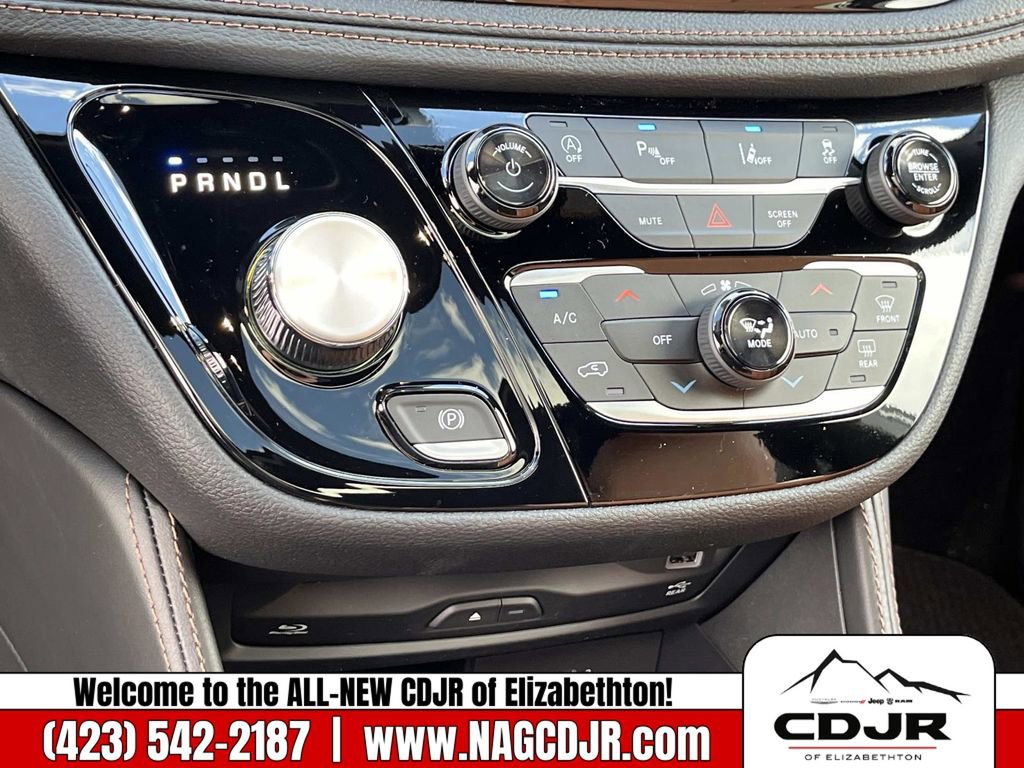 New 2026 Chrysler Pacifica Pinnacle image 27