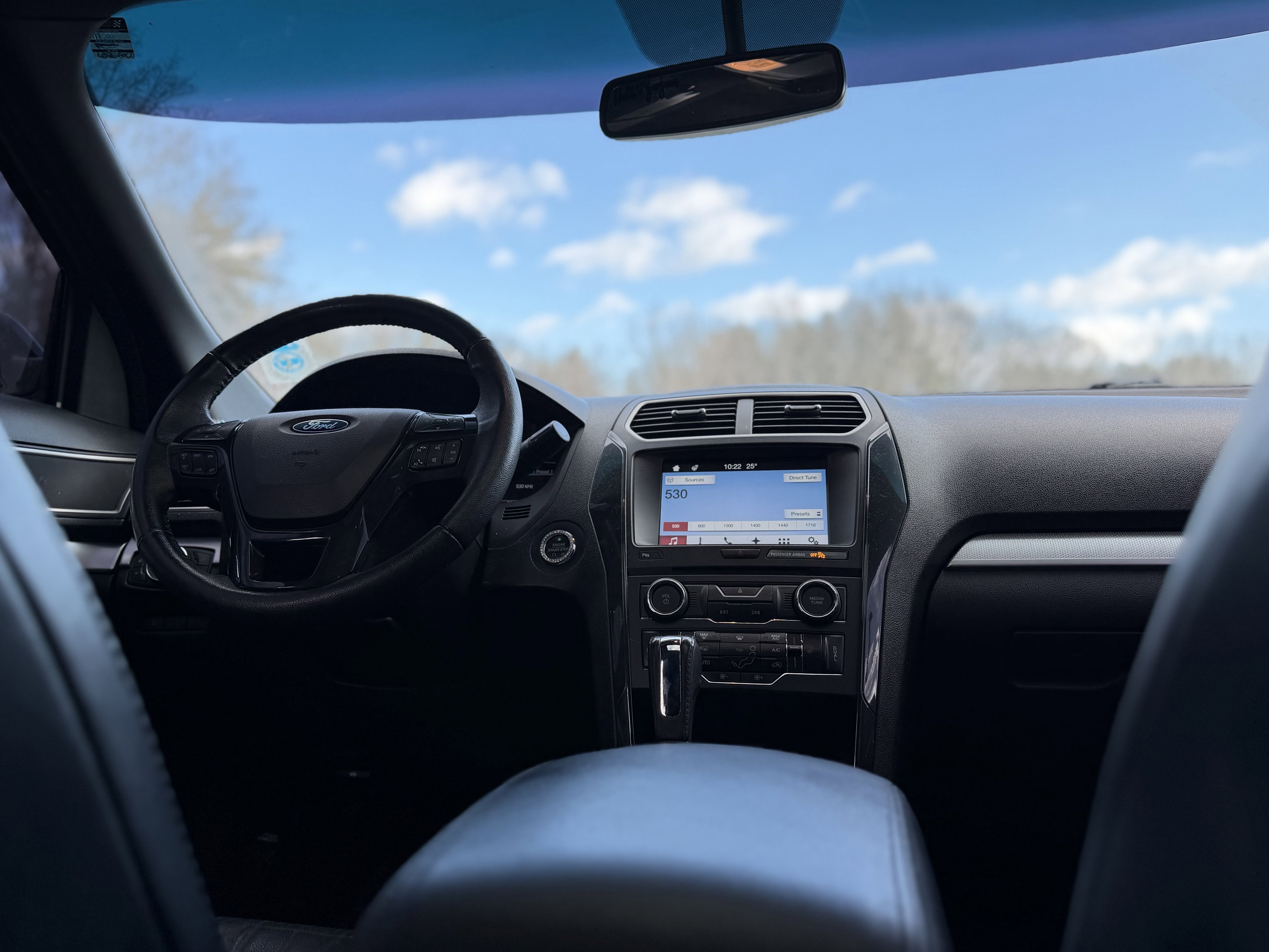 Used 2017 Ford Explorer XLT w/ Equipment Group 202A image 2