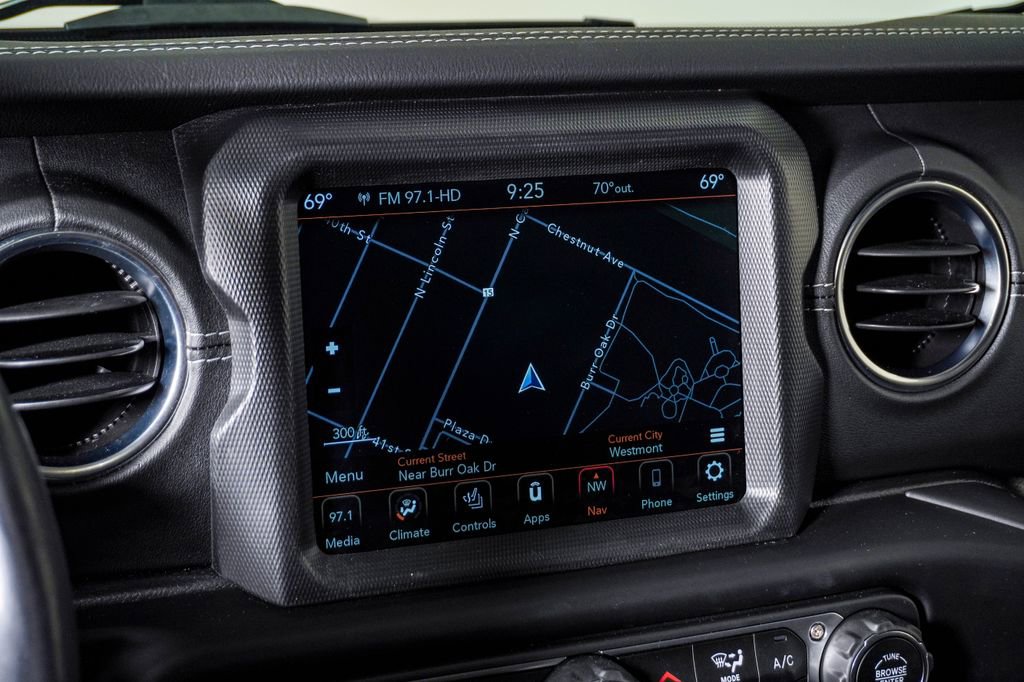 Used 2019 Jeep Wrangler Unlimited Sahara AWD/4WD image 22