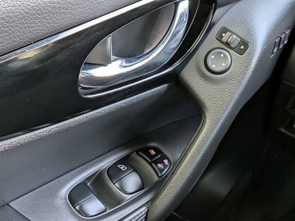 Used 2022 Nissan Rogue Sport SL w/ Premium Package image 25