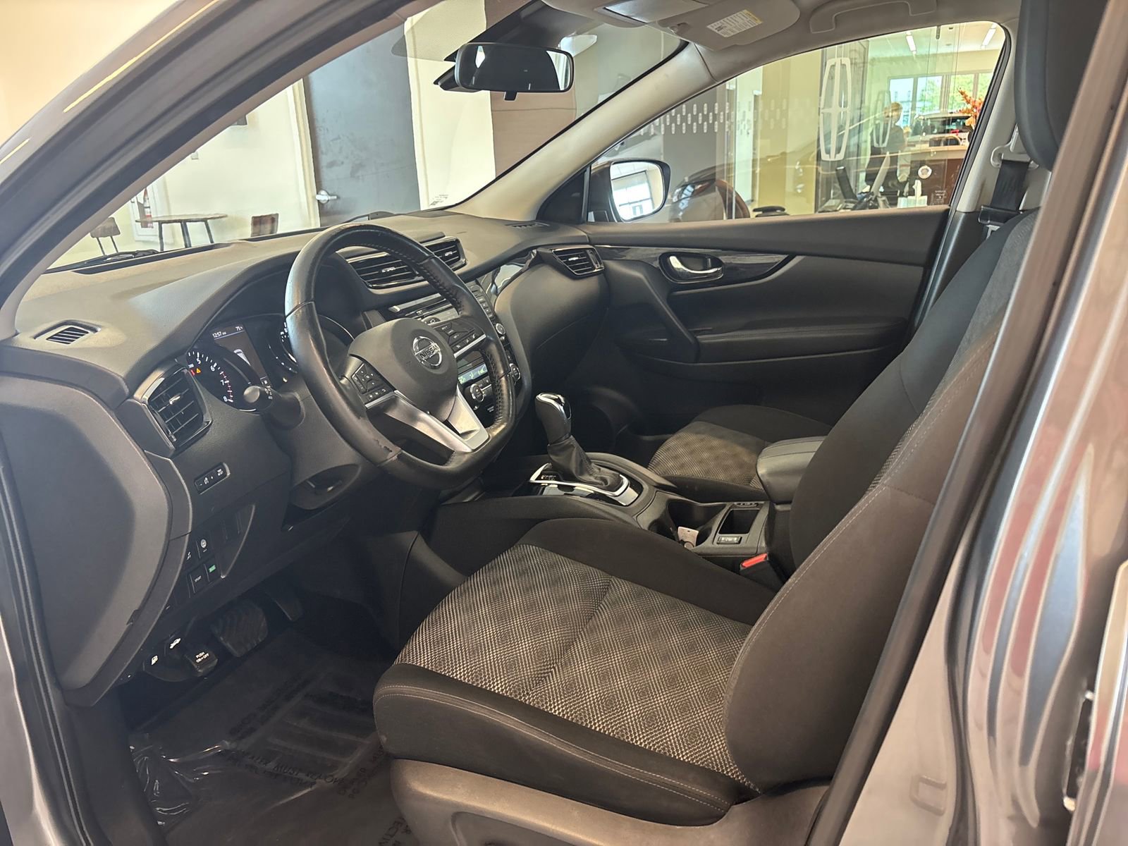 Used 2022 Nissan Rogue Sport SV FWD image 14