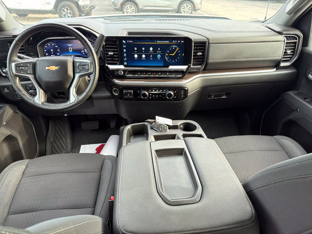 Used 2025 Chevrolet Silverado 1500 LT AWD/4WD image 17