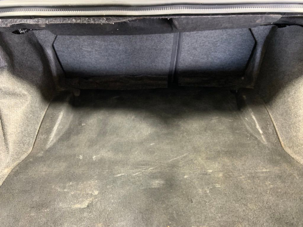 Used 2019 Dodge Challenger SXT image 10