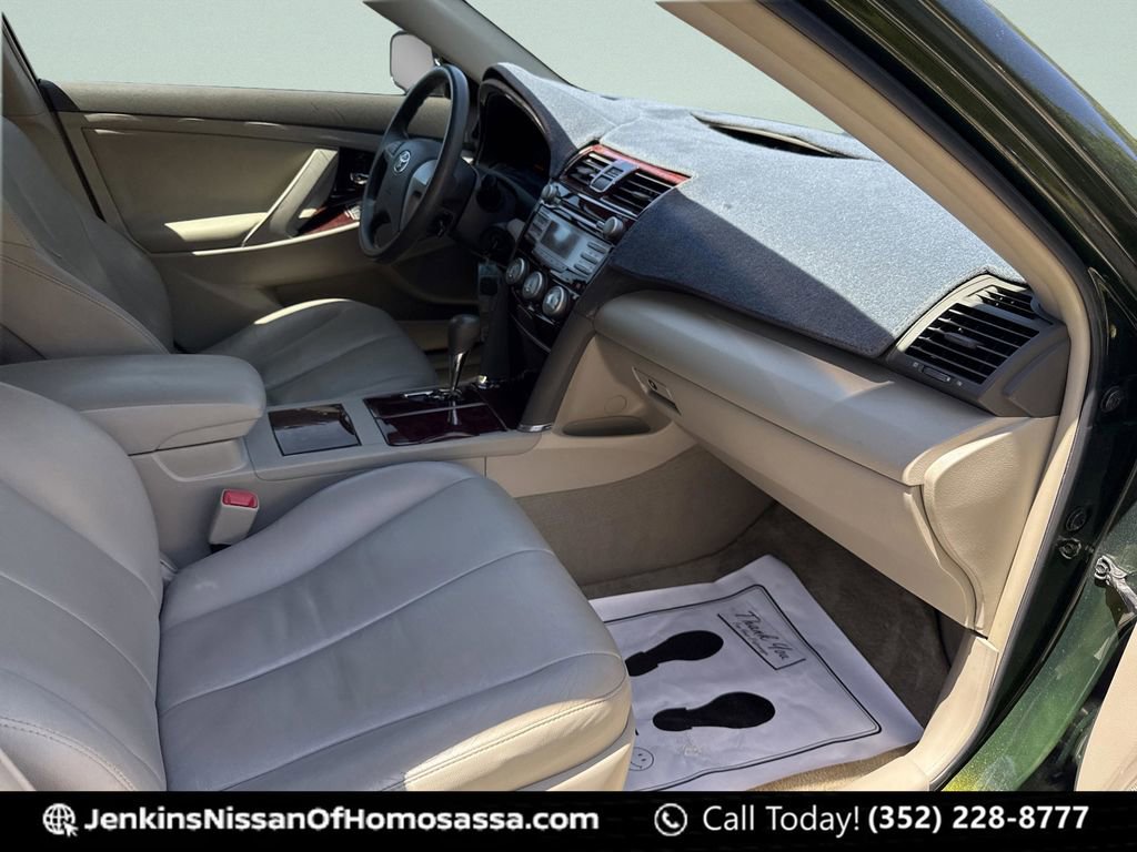 Used 2010 Toyota Camry LE image 17
