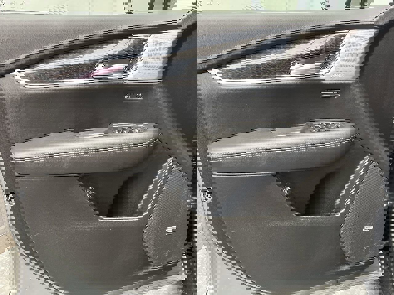 Certified 2024 Cadillac XT5 Premium Luxury image 9