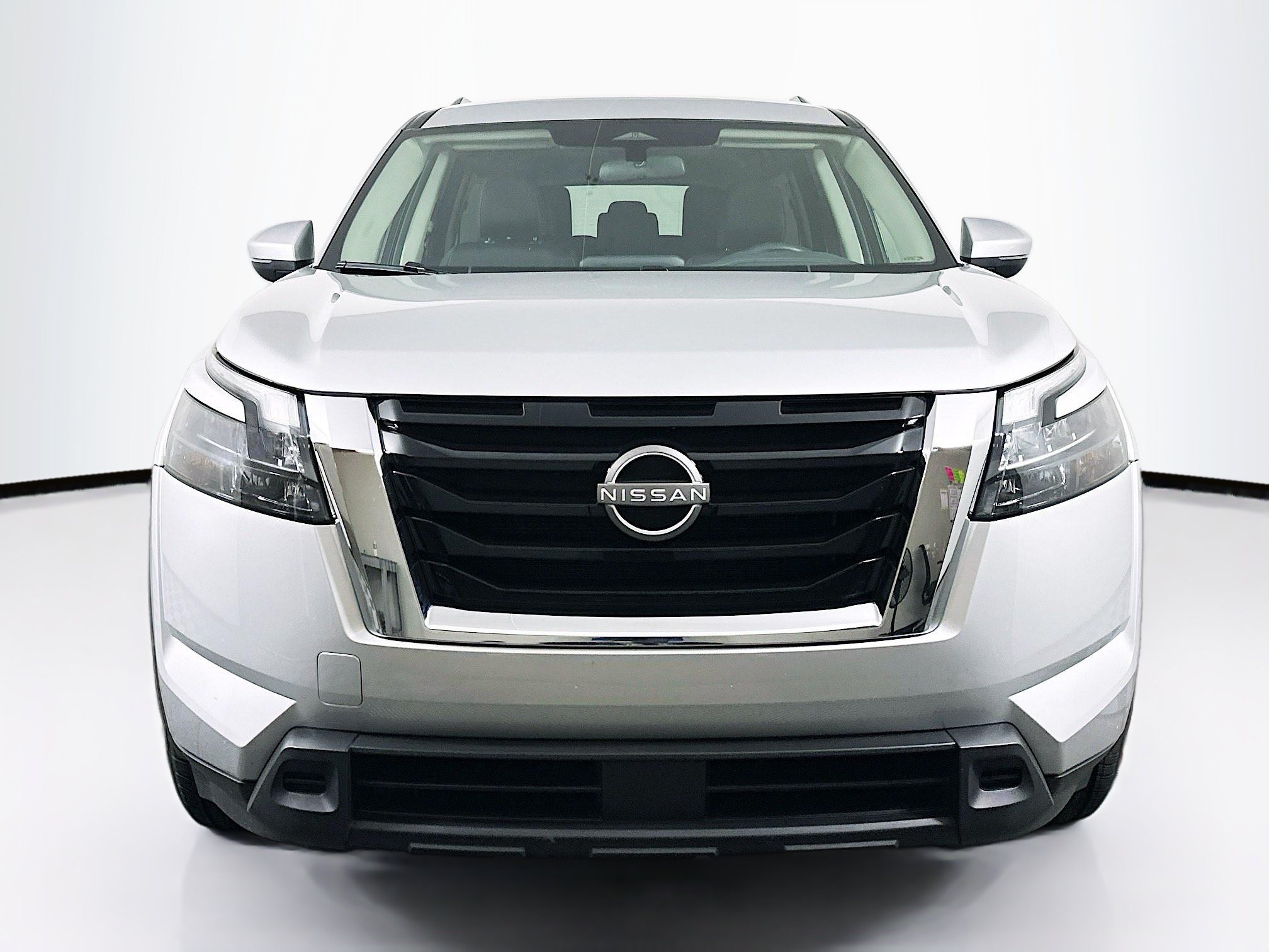 Used 2025 Nissan Pathfinder SV AWD/4WD image 2