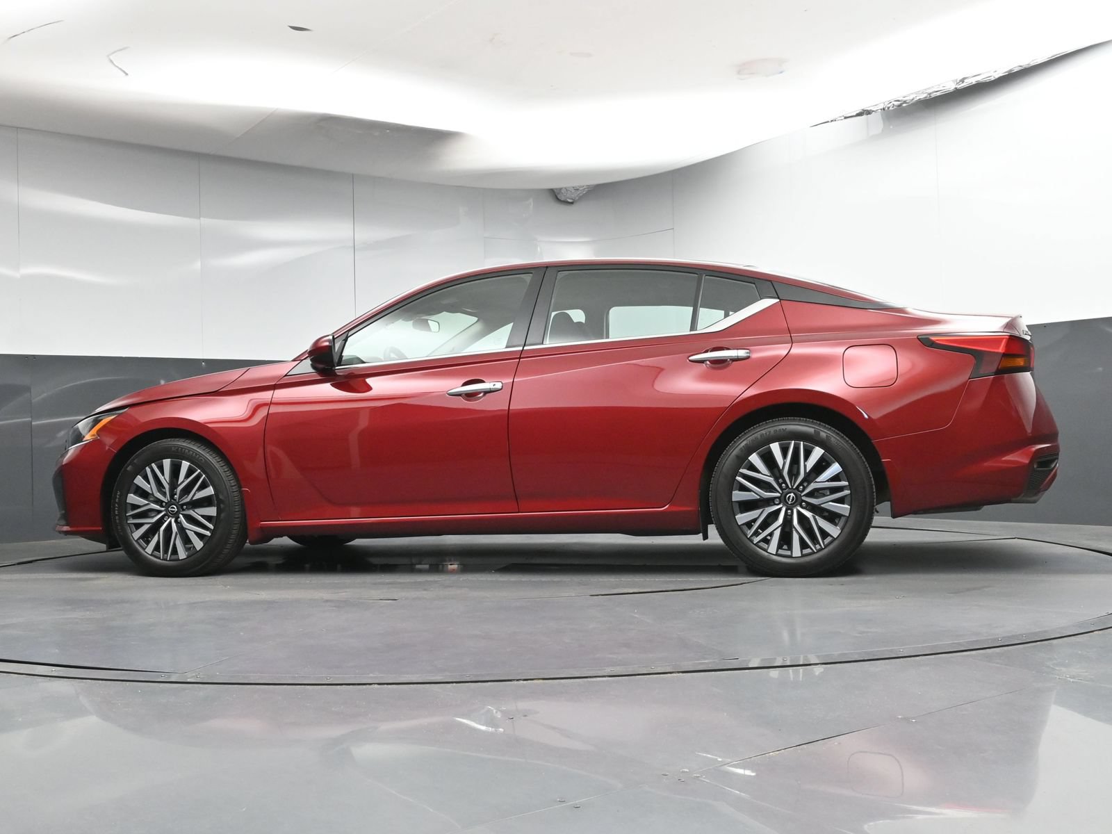 Used 2024 Nissan Altima 2.5 SV w/ SV Premium Package FWD image 29