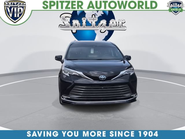 Used 2022 Toyota Sienna Platinum AWD/4WD image 3