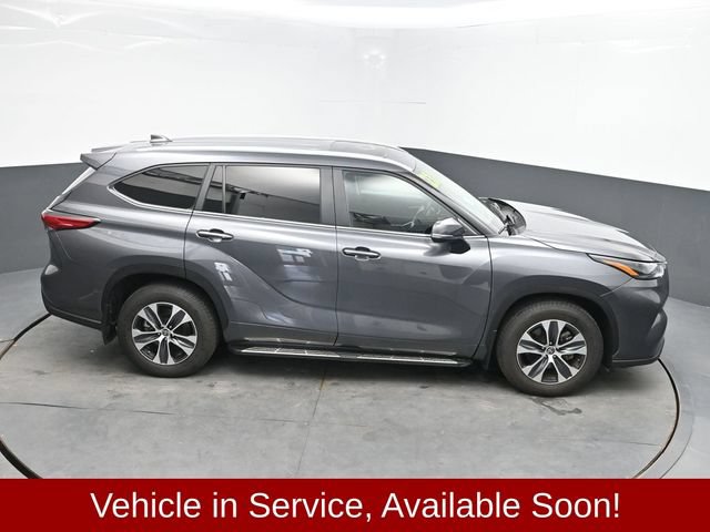 Used 2023 Toyota Highlander XLE AWD/4WD image 40