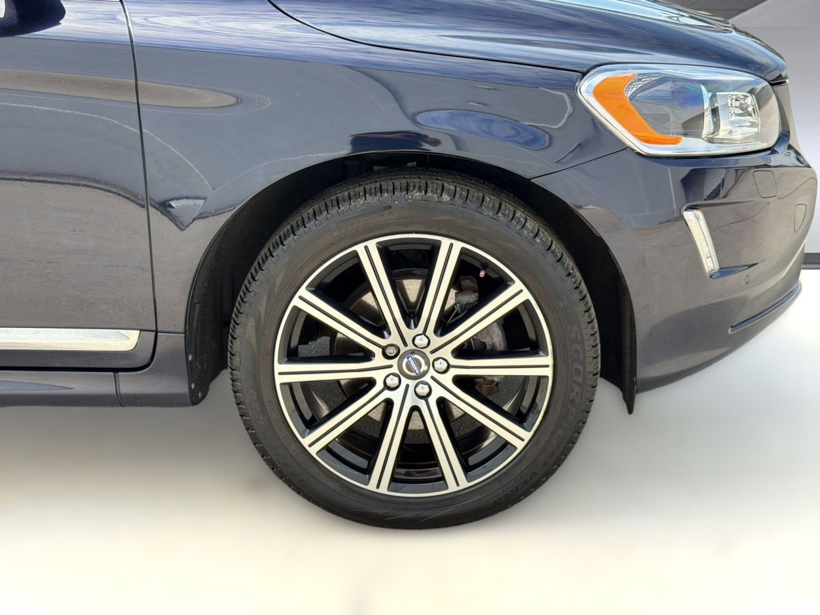 Used 2017 Volvo XC60 T6 Inscription w/ Climate Package AWD/4WD image 12