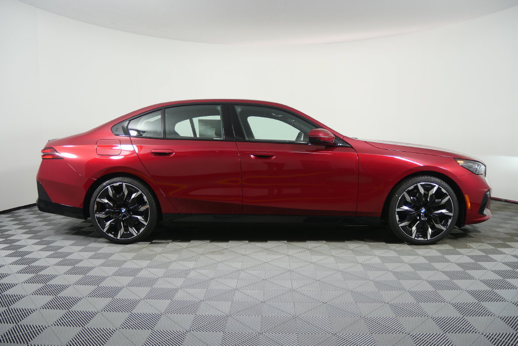 Used 2026 BMW 530i w/ M Sport Package RWD image 7