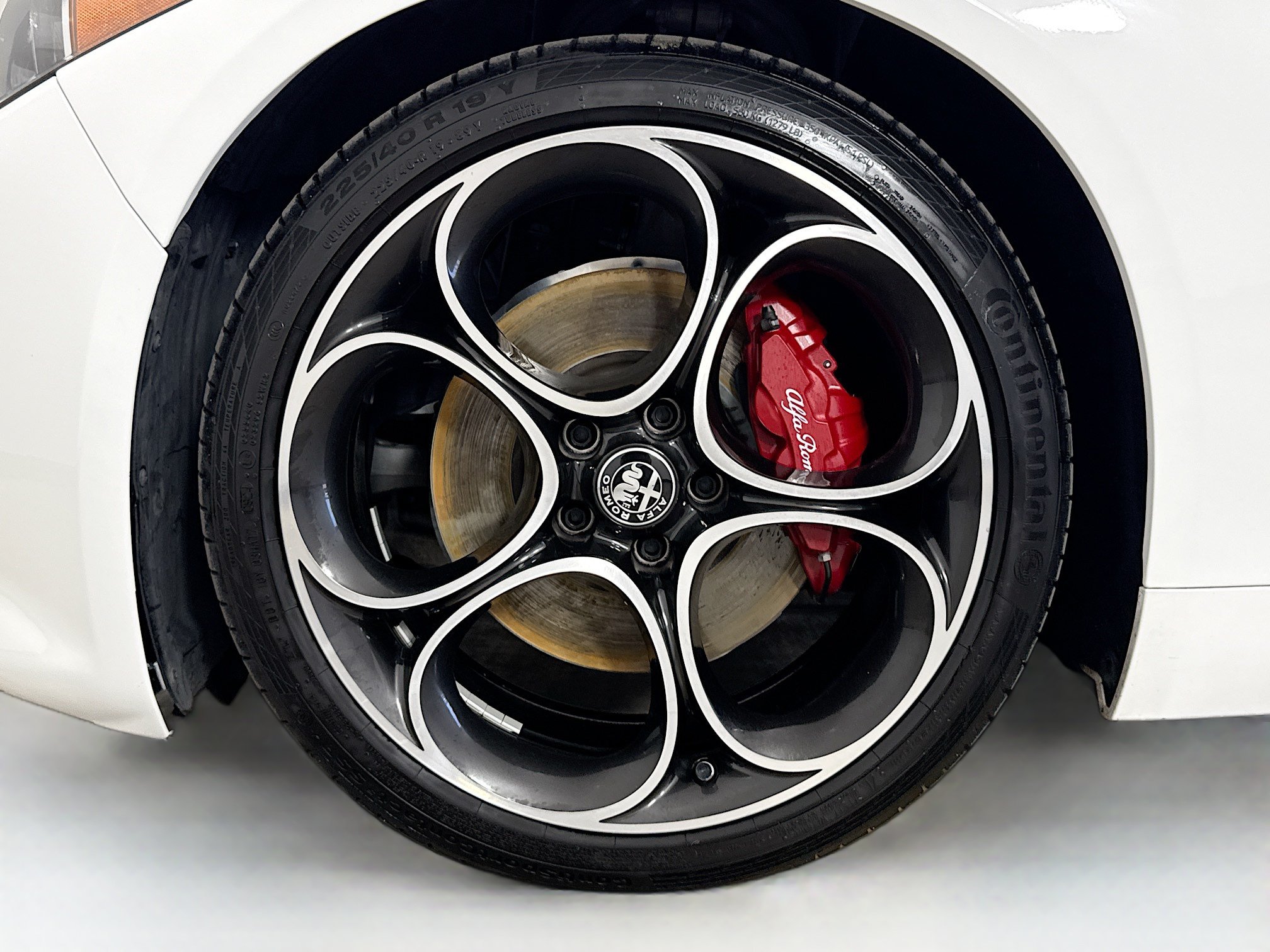 Used 2024 Alfa Romeo Giulia Veloce RWD image 35