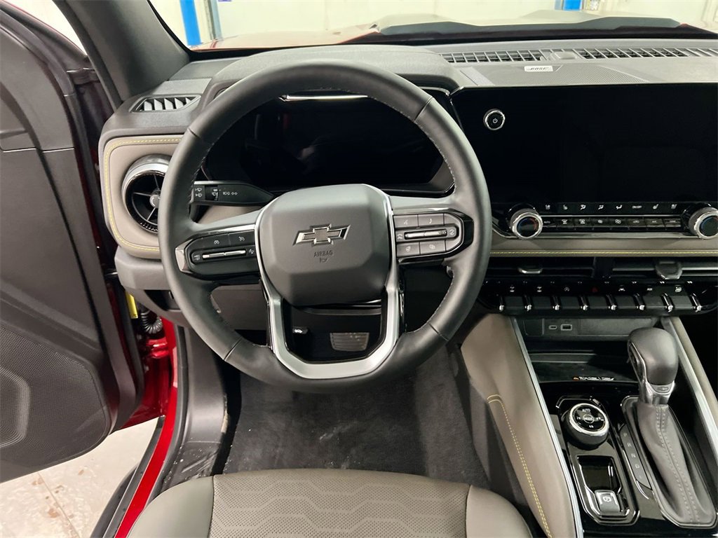 Used 2025 Chevrolet Colorado ZR2 w/ Technology Package image 21