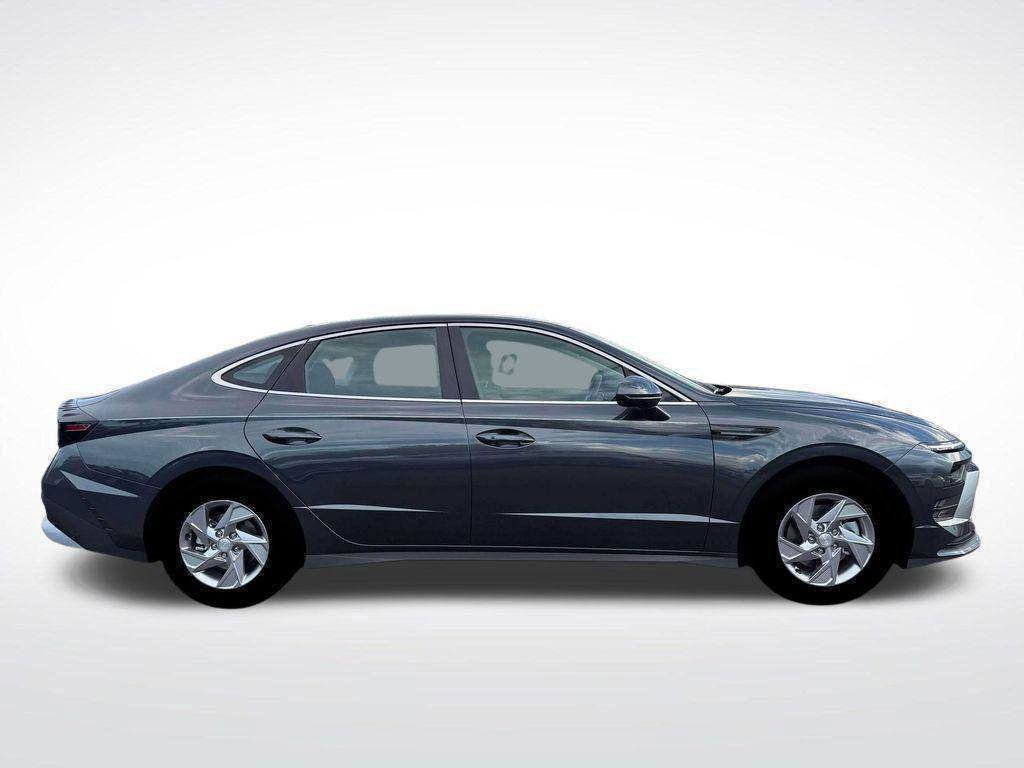 New 2026 Hyundai Sonata SE FWD image 9