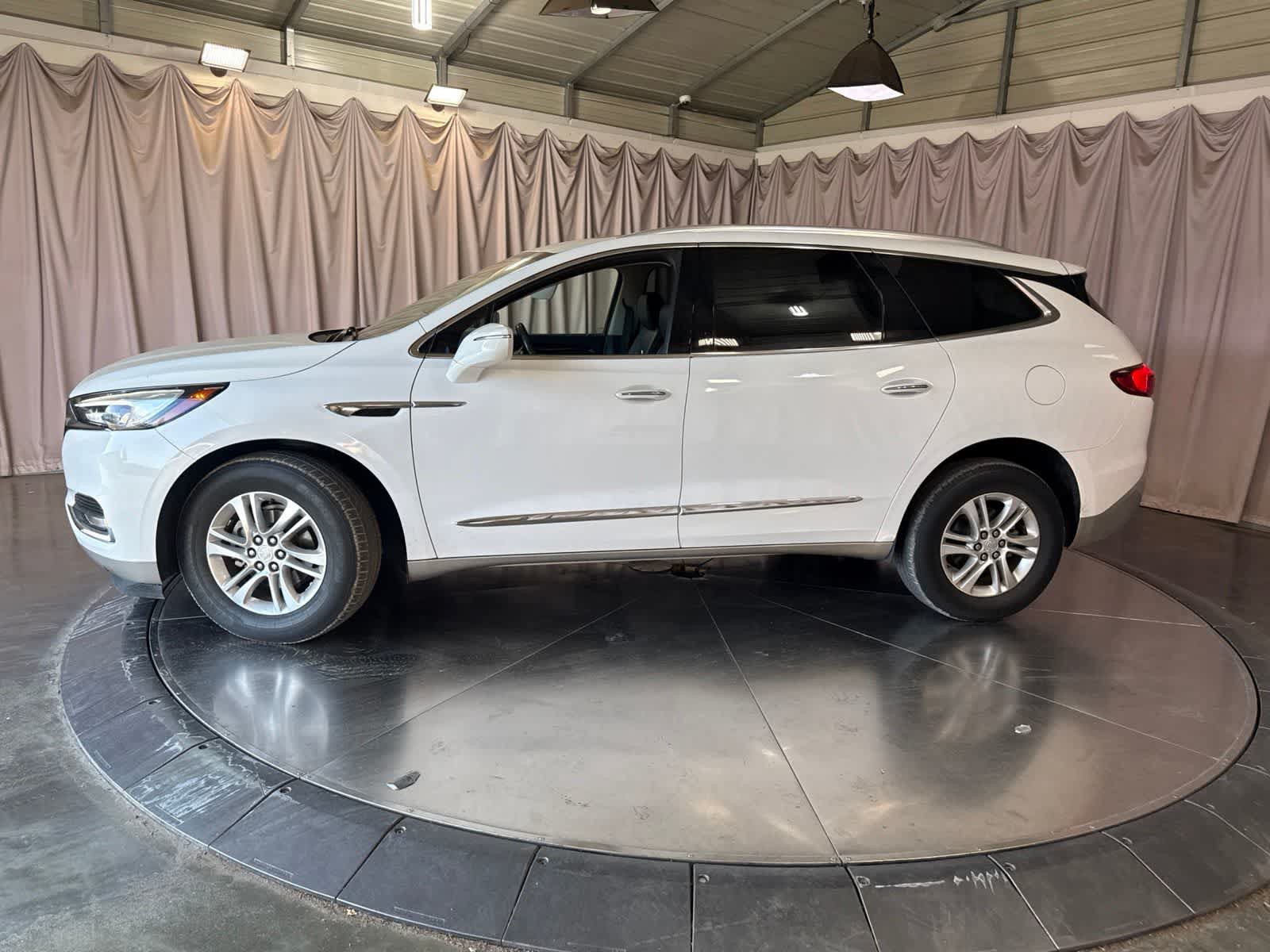 Used 2020 Buick Enclave Essence w/ Sound and Sites Package AWD/4WD image 8