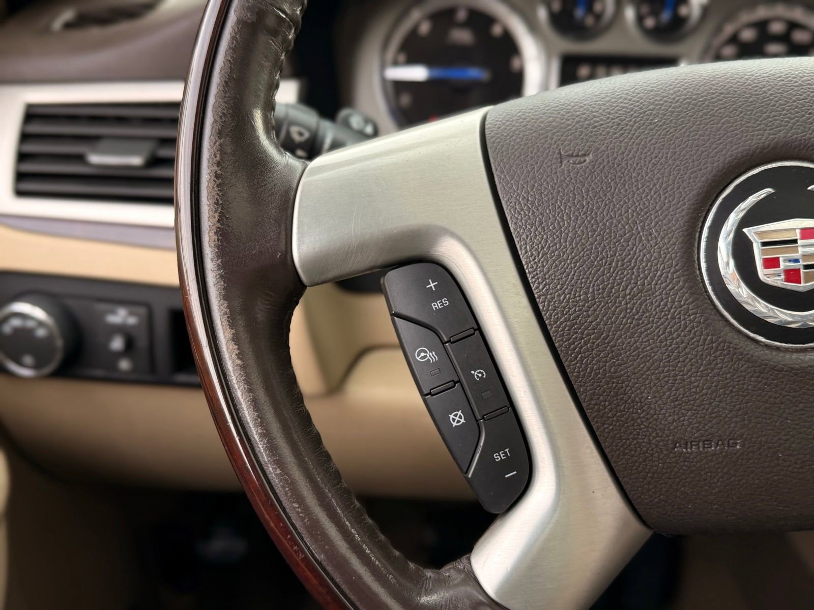 Used 2012 Cadillac Escalade ESV Luxury image 40