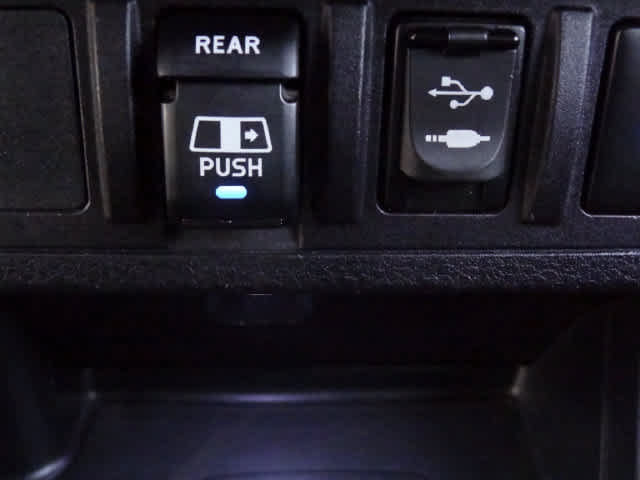 Used 2018 Toyota Tacoma TRD Sport AWD/4WD image 34