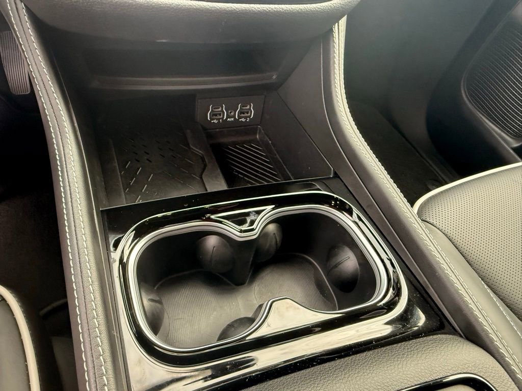 Certified 2025 Chrysler Pacifica Limited image 19