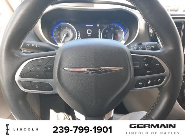 Used 2022 Chrysler Pacifica Touring-L FWD image 16