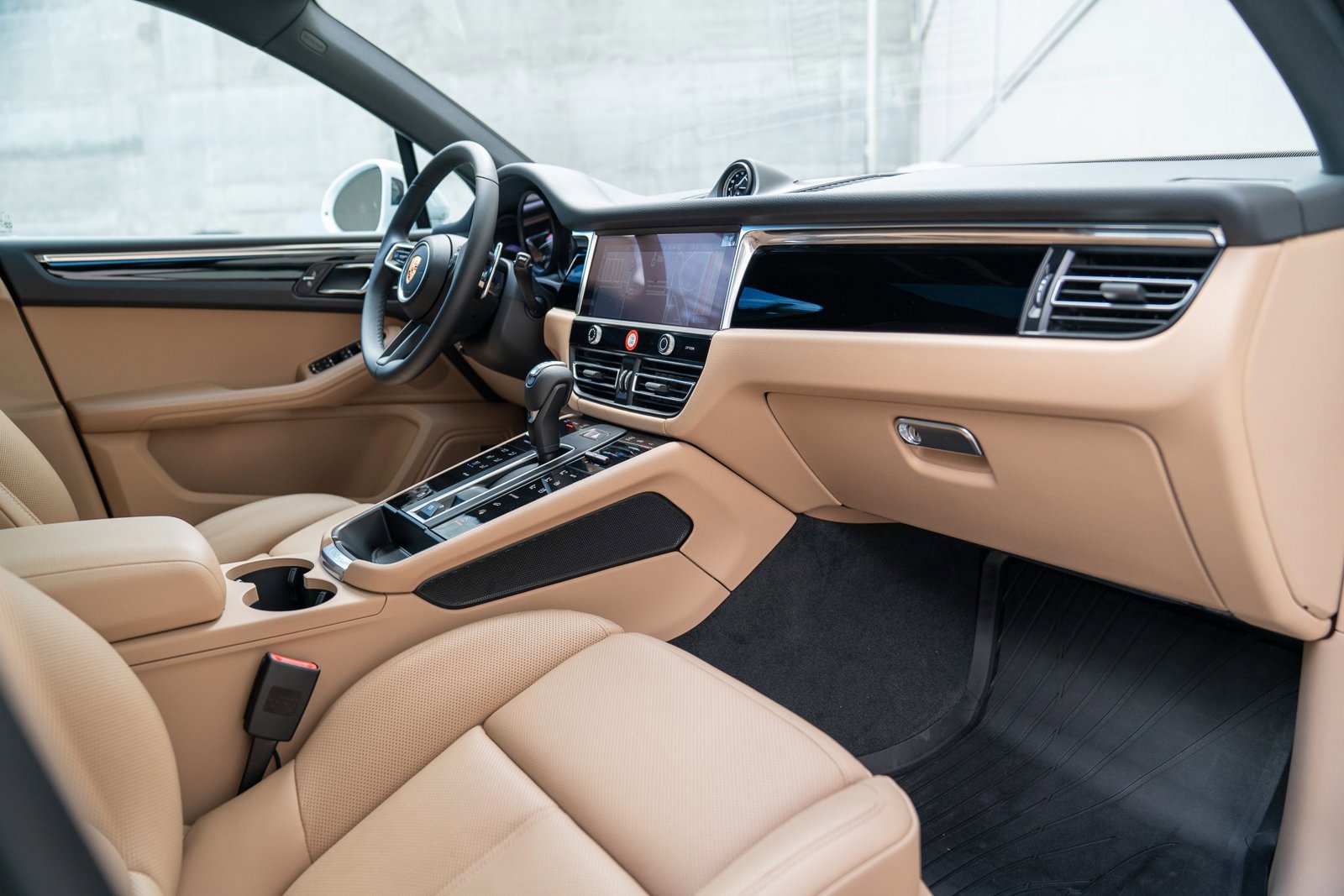 Certified 2025 Porsche Macan image 22