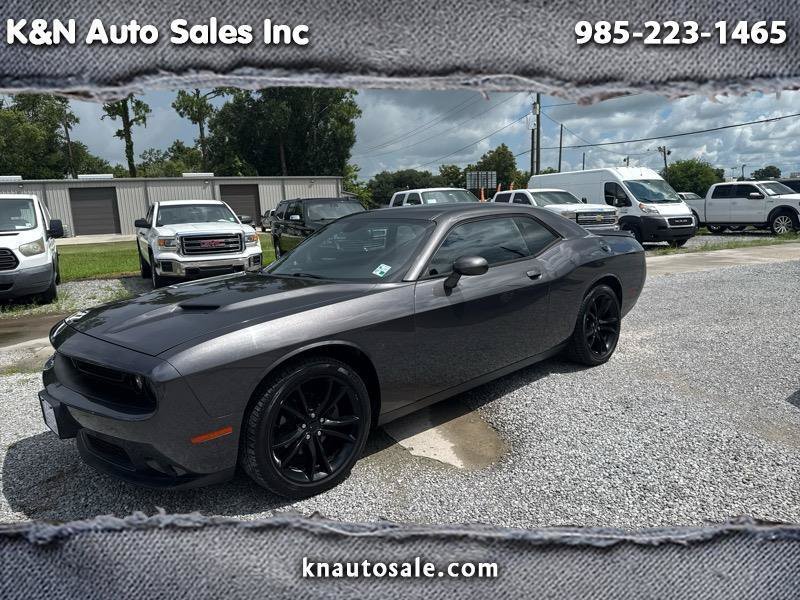 Used 2016 Dodge Challenger SXT w/ Blacktop Package RWD image 1