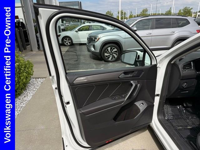 Used 2023 Volkswagen Tiguan SE w/ Panoramic Sunroof Package AWD/4WD image 13