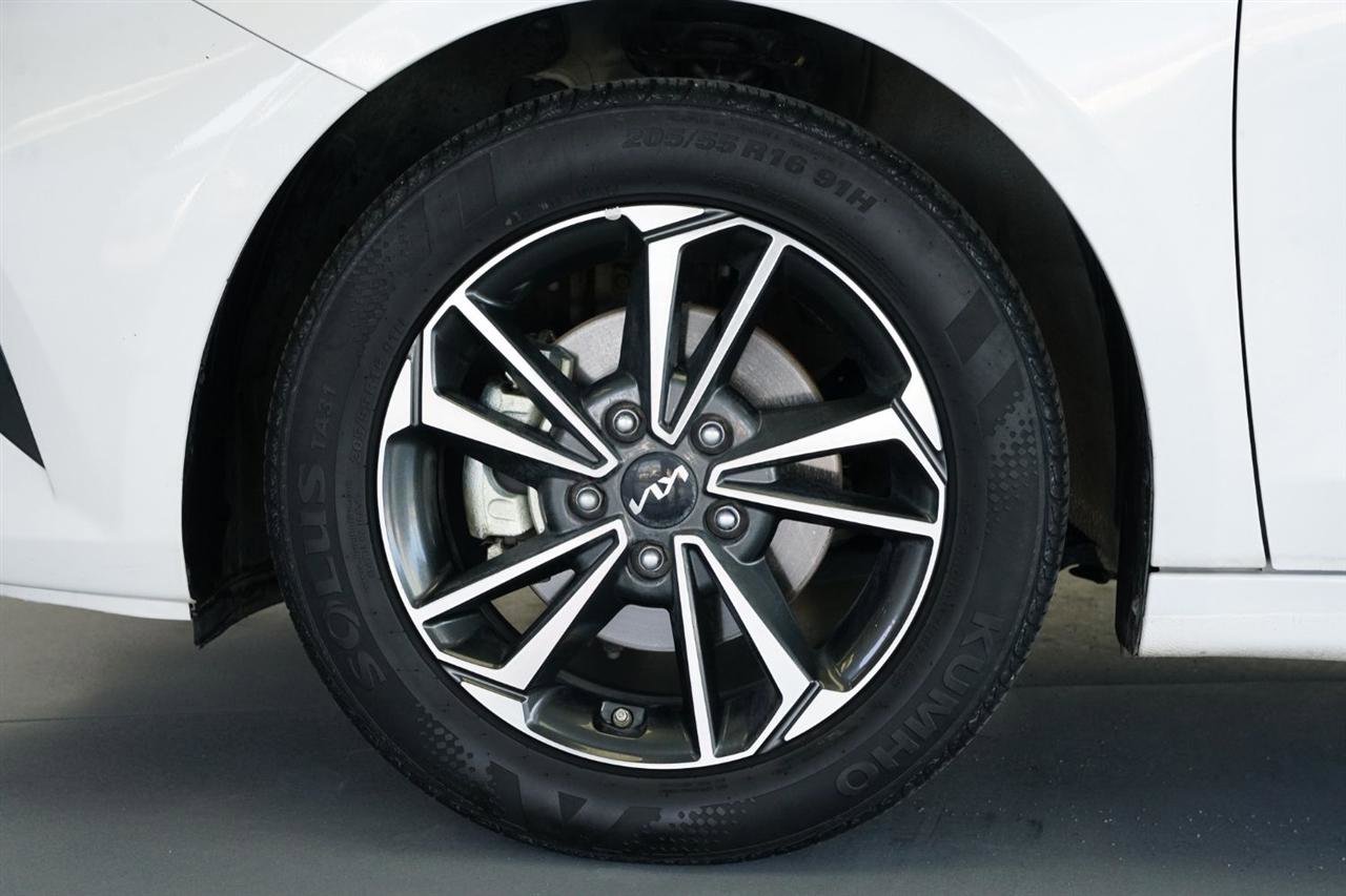 Used 2024 Kia Forte LXS FWD image 4