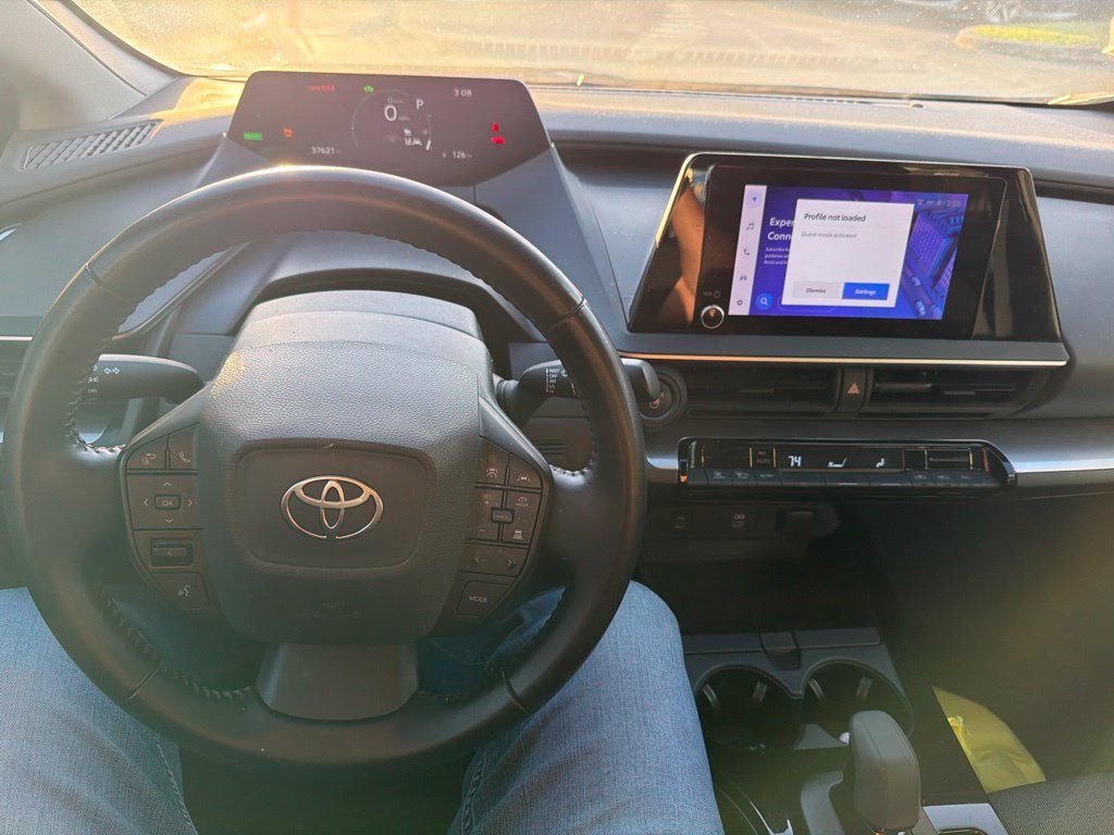Used 2023 Toyota Prius LE FWD image 5