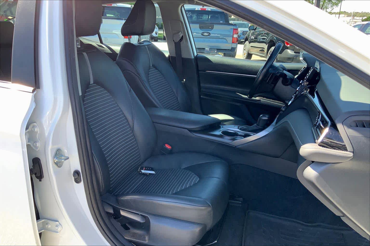 Used 2024 Toyota Camry SE w/ Convenience Package image 9