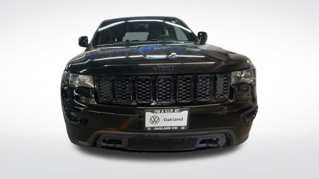 Used 2019 Jeep Grand Cherokee Laredo AWD/4WD image 3
