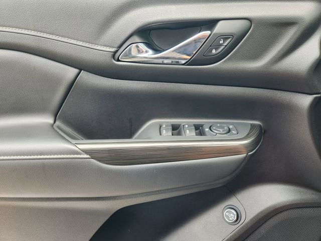 Used 2023 GMC Acadia SLT image 23