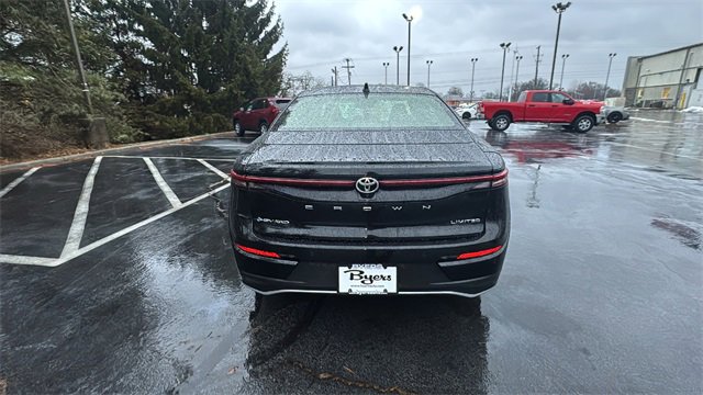 Used 2024 Toyota Crown Limited image 30